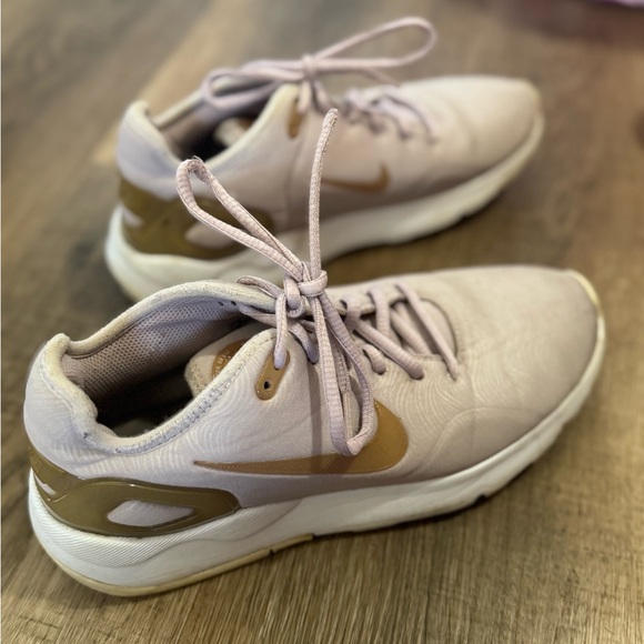 Nike Women's Pink and Gold Running Shoes - Picture 7 of 9